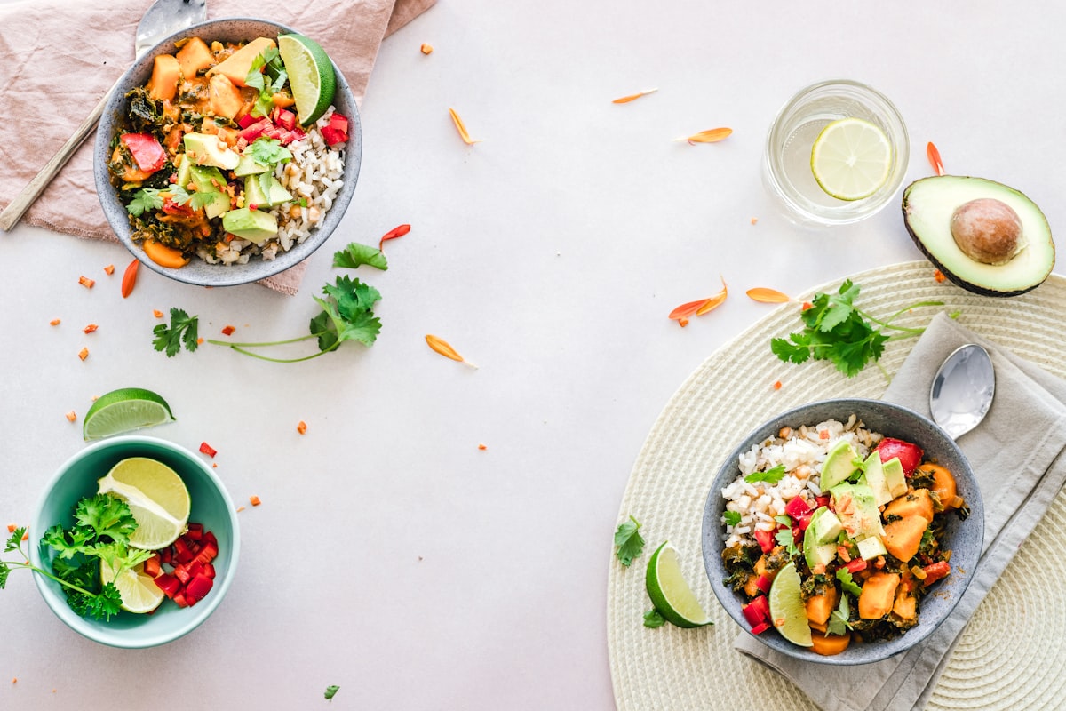 Pranzo sano e alimentazione di mezzogiorno